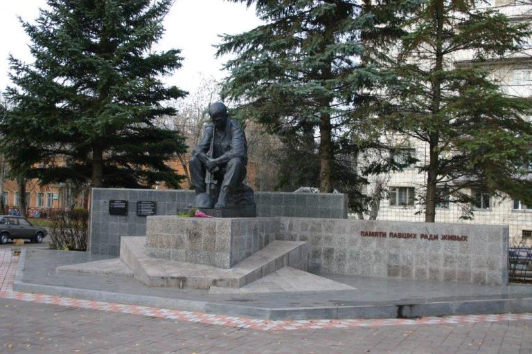 Скульптурный памятник в честь жителей города, погибших при выполнении интернационального долга в вооруженных конфликтах на территории России и в других странах