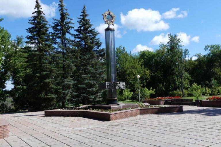 Памятник в честь 40-летия Победы в Великой Отечественной войне 1941-1945 гг.
