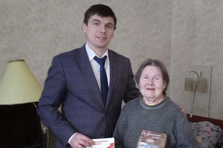 Ветераны-жители и защитники блокадного Ленинграда получили награды