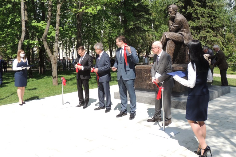 Открытие памятника Андрею Сахарову