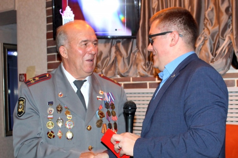 Депутаты поздравили ветеранов МВД с профессиональным праздником