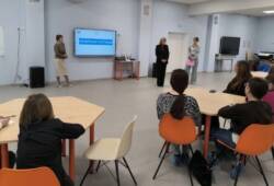 Депутаты организовали встречу, посвященную здоровью девочек